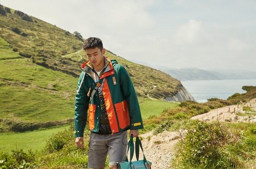 Total look de senderismo de la nueva colección 'Eye Loewe Nature' de Loewe