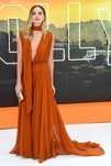 Margot Robbie con vestido naranja en la premiere de 'Once Upon a Time Hollywood'