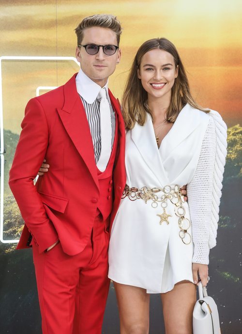 Emma Louis Connolly y Oliver Proudlock en la premiere de 'Once Upon a time in Hollywood'