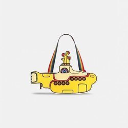 Bolso submarino de la nueva colección de Stella McCartney x The Beatles
