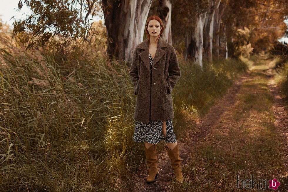 Abrigo marrón chocolate de la colección otoño/invierno 2019 de Lefties