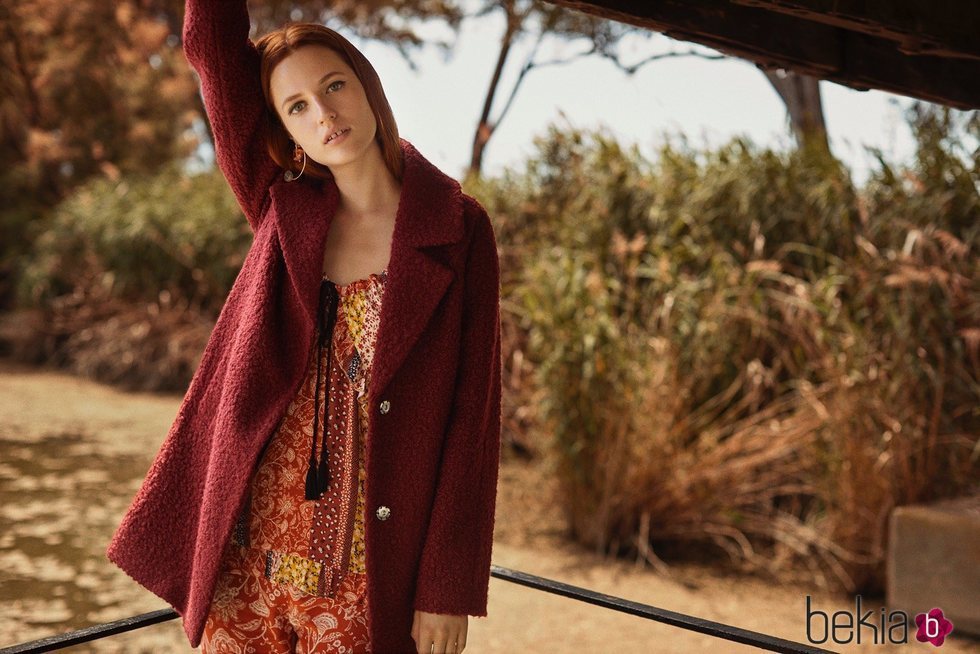 Abrigo de pelo rizado de la colección otoño/invierno 2019 de Lefties