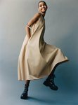 Maxi vestido beige de la colección 'Pretty Bold' de Zara TRF
