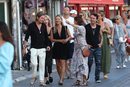 Kate Moss disfruta de sus vacaciones en St. Tropez con Sadie Frost y algunos amigos de la modelo