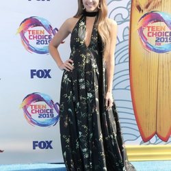 Jessica Alba con un vestido de invierno en los Premios Teen Choice 2019
