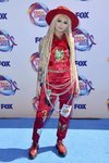 Zhavia Ward de rojo y satén en los Premios Teen Choice 2019