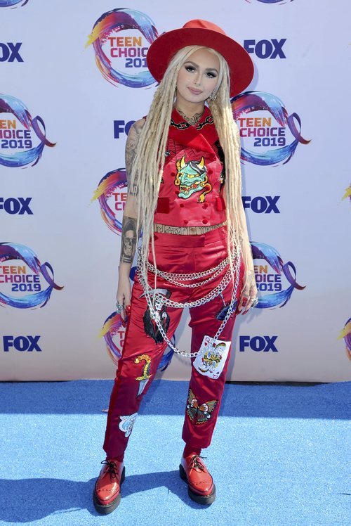 Zhavia Ward de rojo y satén en los Premios Teen Choice 2019