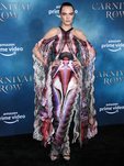 Cara Delevingne vestida de Iris Van Herpen en Los Ángeles