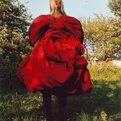 Vestido rojo de la colección otoño/invierno 2019 de Alexander McQueen