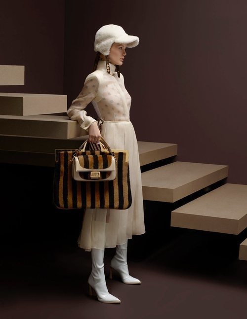 Vestido blanco de la colección otoño/invierno 2019/2020 de Fendi