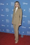 Michelle Pfeiffer con un traje minimalista en la Gala D23 de California