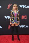 Taylor Swift de Versace y Christian Louboutin en los Premios MTV VMAs 2019