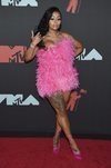 Blac Chyna con un minivestido rosa de plumas de Attico en los MTV VMAs 2019