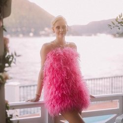 Chiara Ferragni con un minivestido rosa de plumas de Attico en un evento de Lâncome