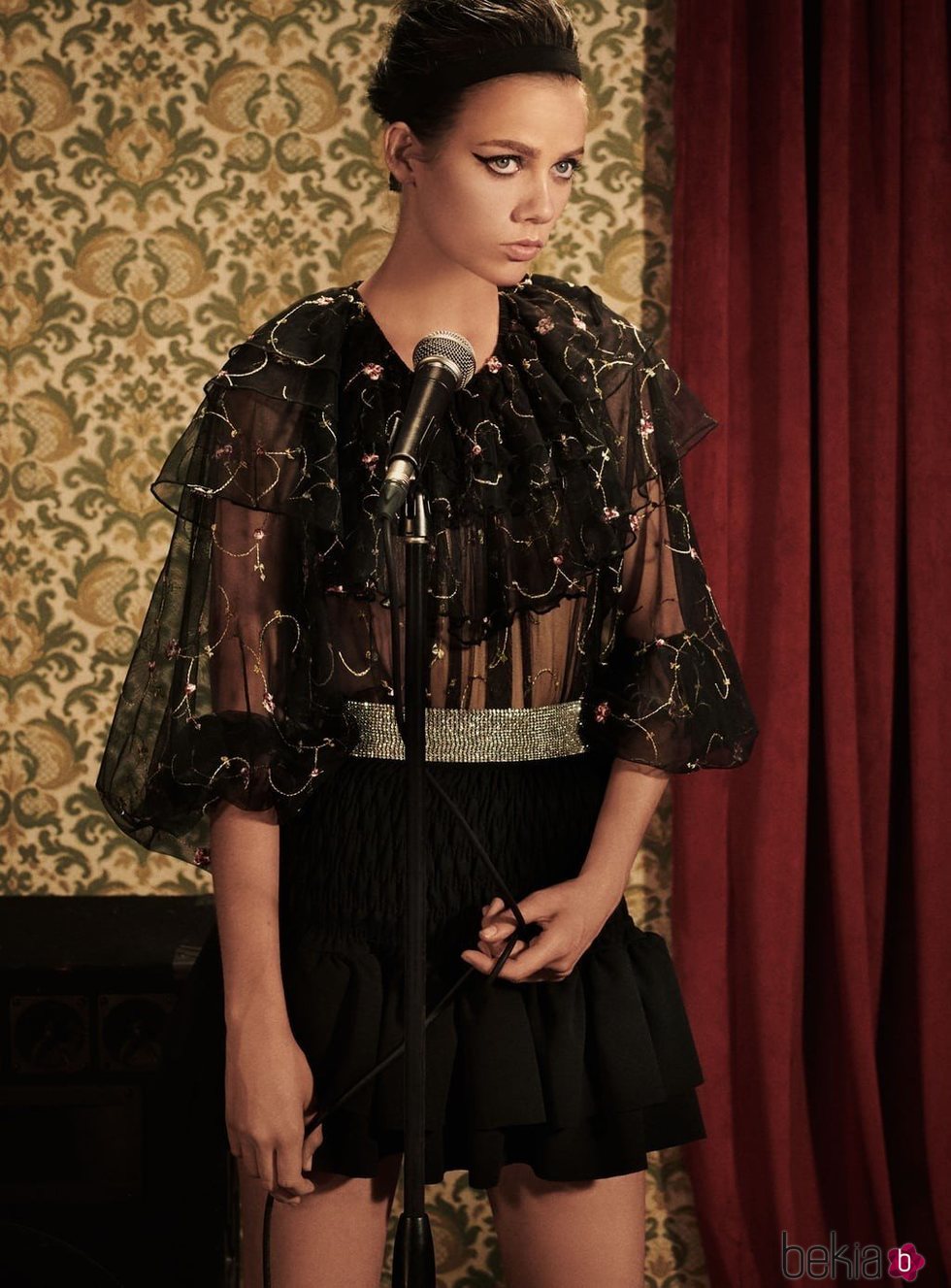 Blusa con transparencias de la colección otoño 2019 de Zara TRF