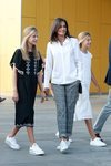 Letizia en clave informal y sofisticada en el Hospital Quirón