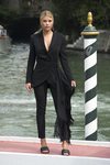 Sofia Richie triunfa en Venecia con su mono negro