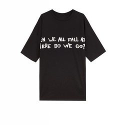 Camiseta negra serigrafiada con mensaje de la colección Billie Eilish x Bershka