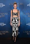 Cara Delevingne vestida de Balmain en la presentación de 'Carnival Row'