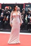 Juliette Binoche vestida de Armani Privé en la premiere de 'Truth' en el Festival de Venecia 2019