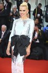 Billie Piper con vestido de lentejuelas y encaje en la premiere de 'Marriage Story' en el Festival de Venecia 2019