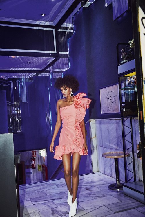 Mini vestido salmón de la colección otoño/invierno 2019/2020 de Dolores Promesas