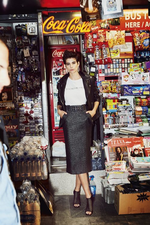 Falda brillante de la colección otoño/invierno 2019/2020 de Dolores Promesas