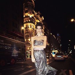 Vestido plateado de la colección otoño/invierno 2019/2020 de Dolores Promesas