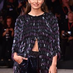 Sara Sálamo vestida de Armani en la premiere de 'Serberg' en el Festival de Venecia 2019