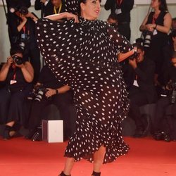 Rossy de Palma vestida de Juana Martín en la premiere de 'La lavandería' en el Festival de Venecia 2019