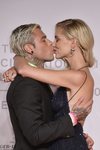 Fedez y Chiara Ferragni besándose en la premiere de 'Chiara Ferragni Unposted' en el Festival de Venecia 2019
