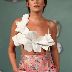María León con un total look de flores en la presentación de 'La casa de las flores' en el FesTVal 2019