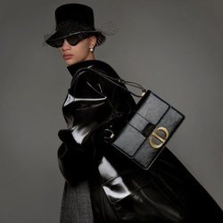 Abrigo brillante de la colección prêt-à-porter otoño/invierno 2019 de Dior