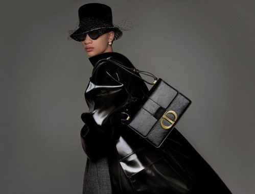 Abrigo brillante de la colección prêt-à-porter otoño/invierno 2019 de Dior
