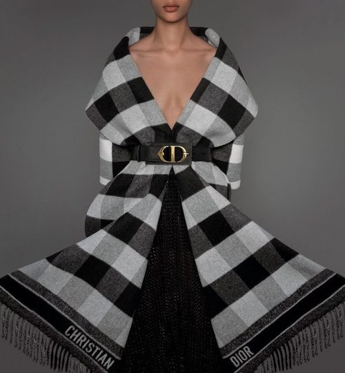 Mantón de cuadros de la colección prêt-à-porter otoño/invierno 2019 de Dior