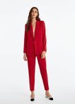 Traje rojo de la colección otoño/invierno 2019 de Uterqüe