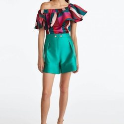 Blusa asimétrica de la colección otoño/invierno 2019 de Uterqüe