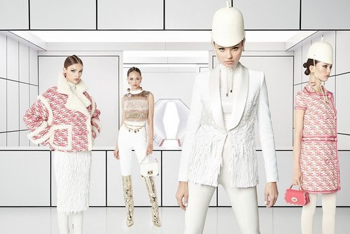 Americana de flecos de la colección otoño/invierno 2019 de Elisabetti Franchi