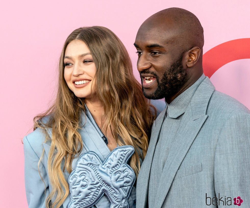 Gigi Hadid y Virgil Abloh en los  CFDA Fashion Awards 2019 en Nueva York