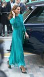 Catalina de Cambridge con vestido esmeralda de AROSS GIRL X SOLER