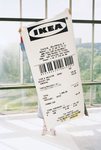 Alfombra con forma de ticket de la colección 'Markerad' de Ikea y Virgil Abloh