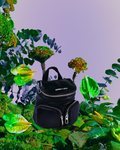 Mochila mini piel negra de Bimba y Lola en colaboración con Inés Alpha