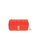 Bolso rojo 'Lola' con correa dorada de la colección otoño 2019 de Burberry.
