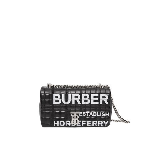 Bolso negro acolchado 'Lola' con correa plateada de la colección Burberry otoño 2019