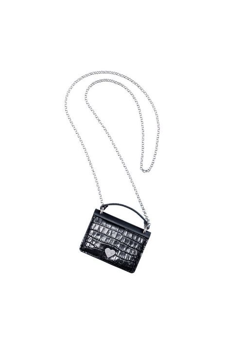 Bolso negro de cuero de la colección de H&M y Giambattista Valli
