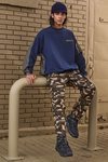 Jersey azul y pantalón de camuflaje de 'Zara SRPLS' otoño 2019