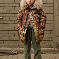 Abrigo militar con capucha para niño de 'Zara SRPLS' de otoño 2019