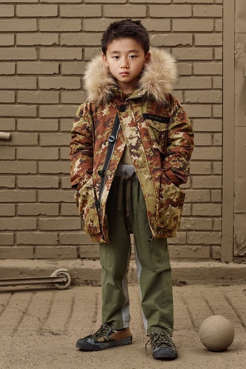Abrigo militar con capucha para niño de 'Zara SRPLS' de otoño 2019