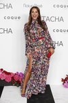 Paula Echevarría con vestido de flores en el 25º aniversario de Tacha Beauty