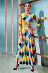 Nieves Álvarez con el Rainbow Diamonds Dress de María Escoté presentando 'Flash Moda'